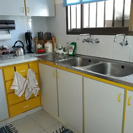 Shared 1st Floor Kwatera prywatna Limassol
