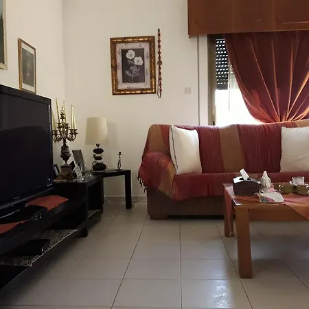 Shared 1st Floor Kwatera prywatna Limassol