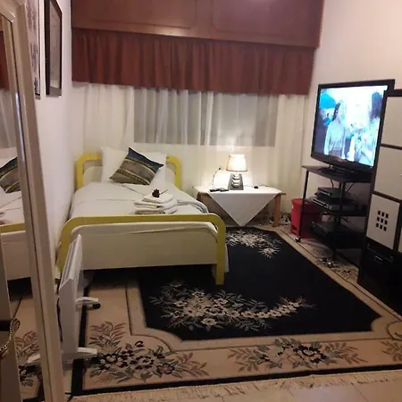 Shared 1st Floor Homestay szállás Limassol